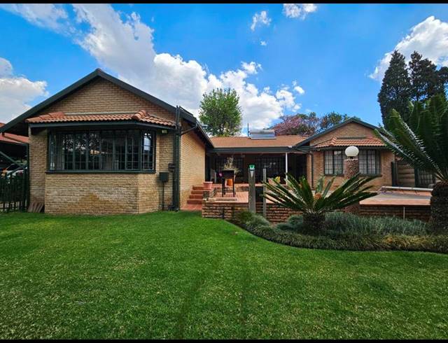 4 BEDROOM HOUSE FOR SALE IN WELTEVREDEN PARK